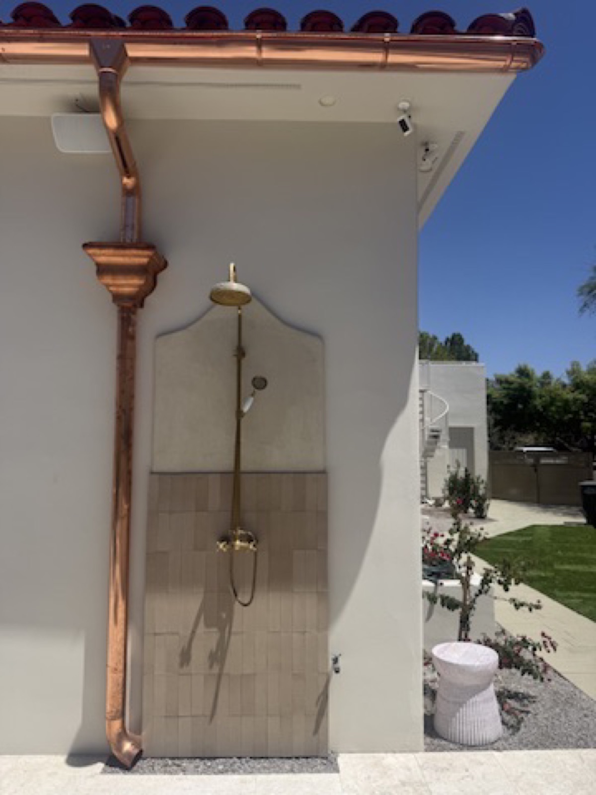 City Seamless half-round gutter with collection box and downspout drainage detail.