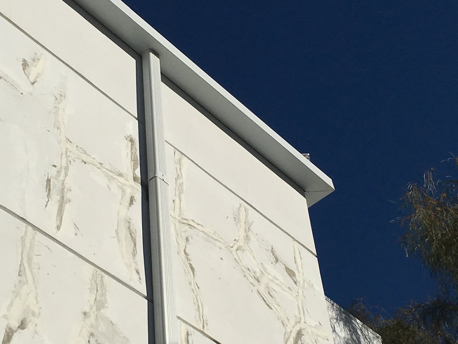 City Seamless specialty rain gutter installation detail.